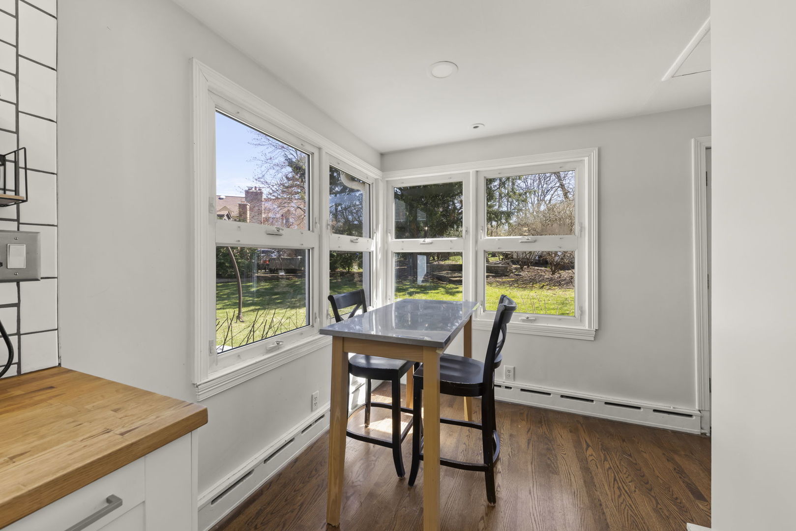 255 CREST Road, Glen Ellyn, IL 60137