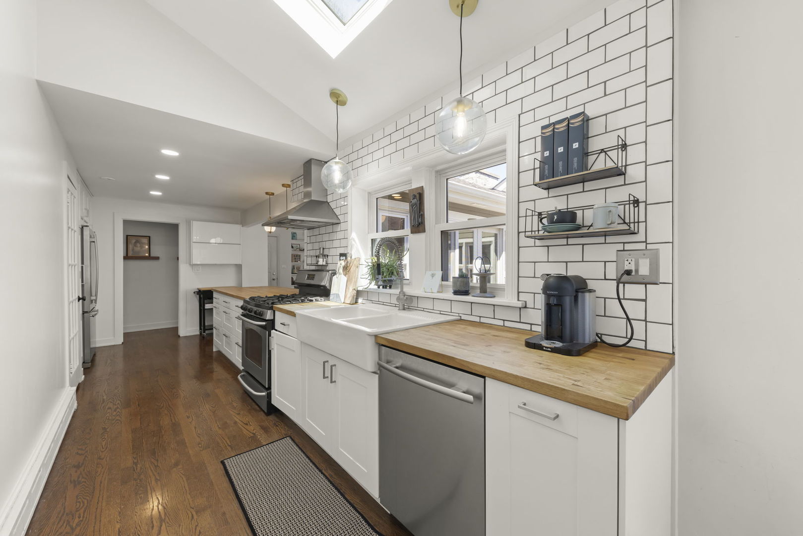 255 CREST Road, Glen Ellyn, IL 60137