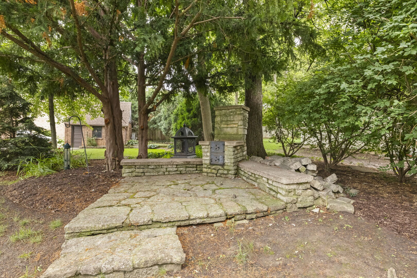 255 CREST Road, Glen Ellyn, IL 60137