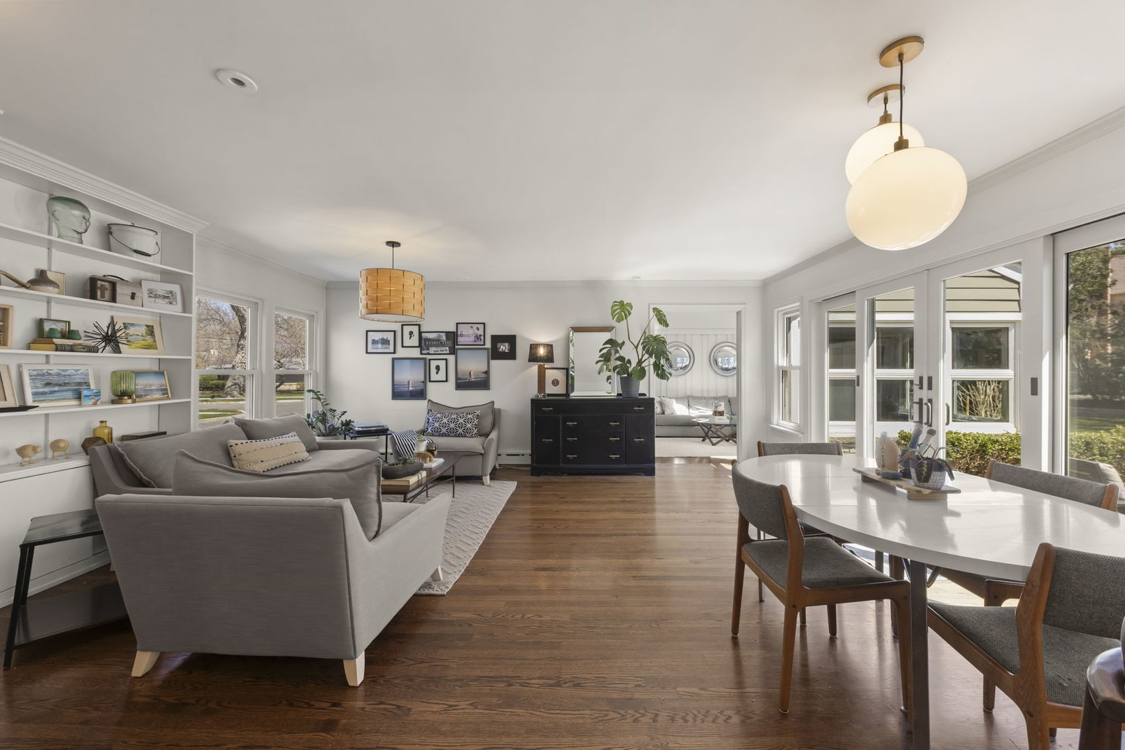 255 CREST Road, Glen Ellyn, IL 60137