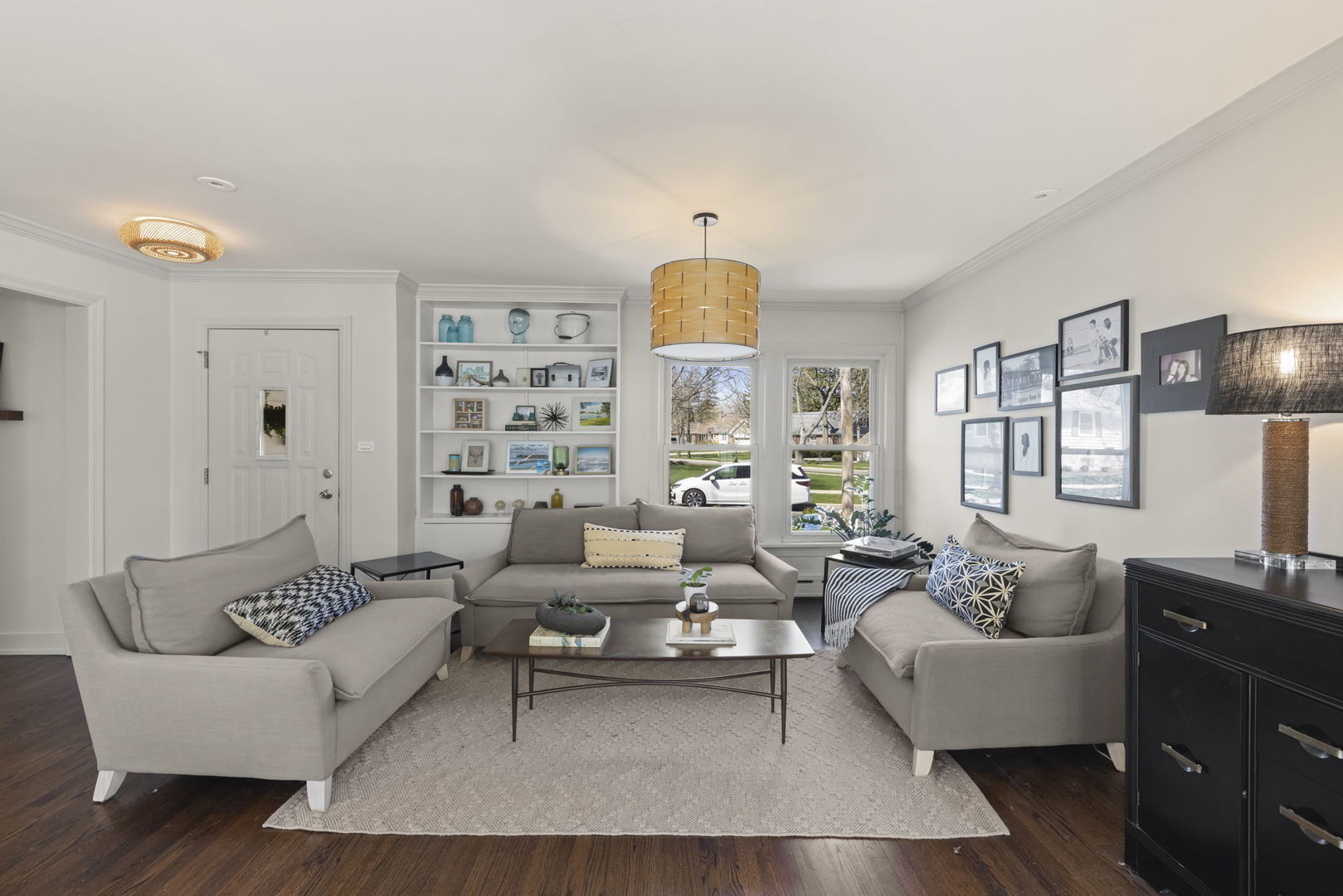 255 CREST Road, Glen Ellyn, IL 60137