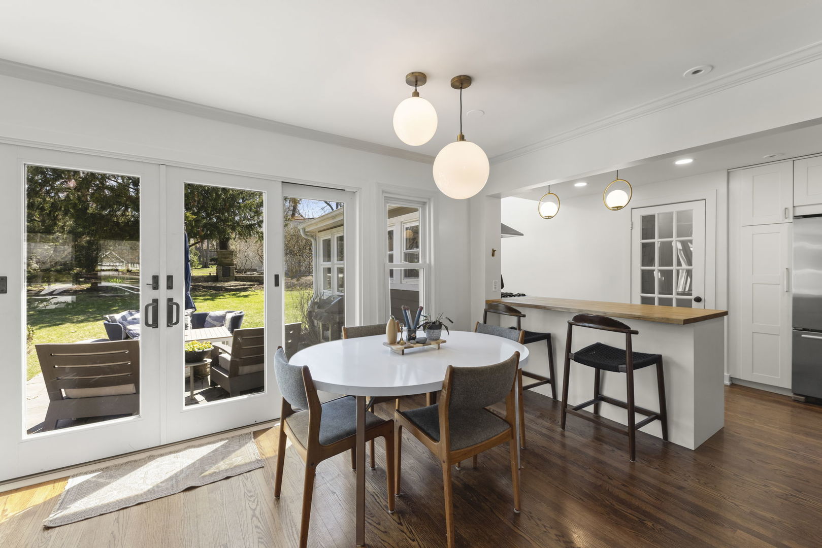 255 CREST Road, Glen Ellyn, IL 60137