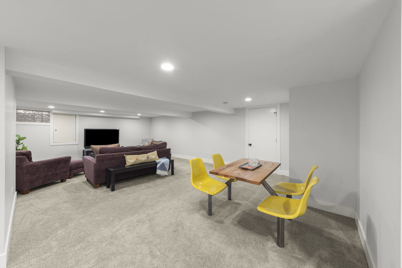 255 CREST Road, Glen Ellyn, IL 60137