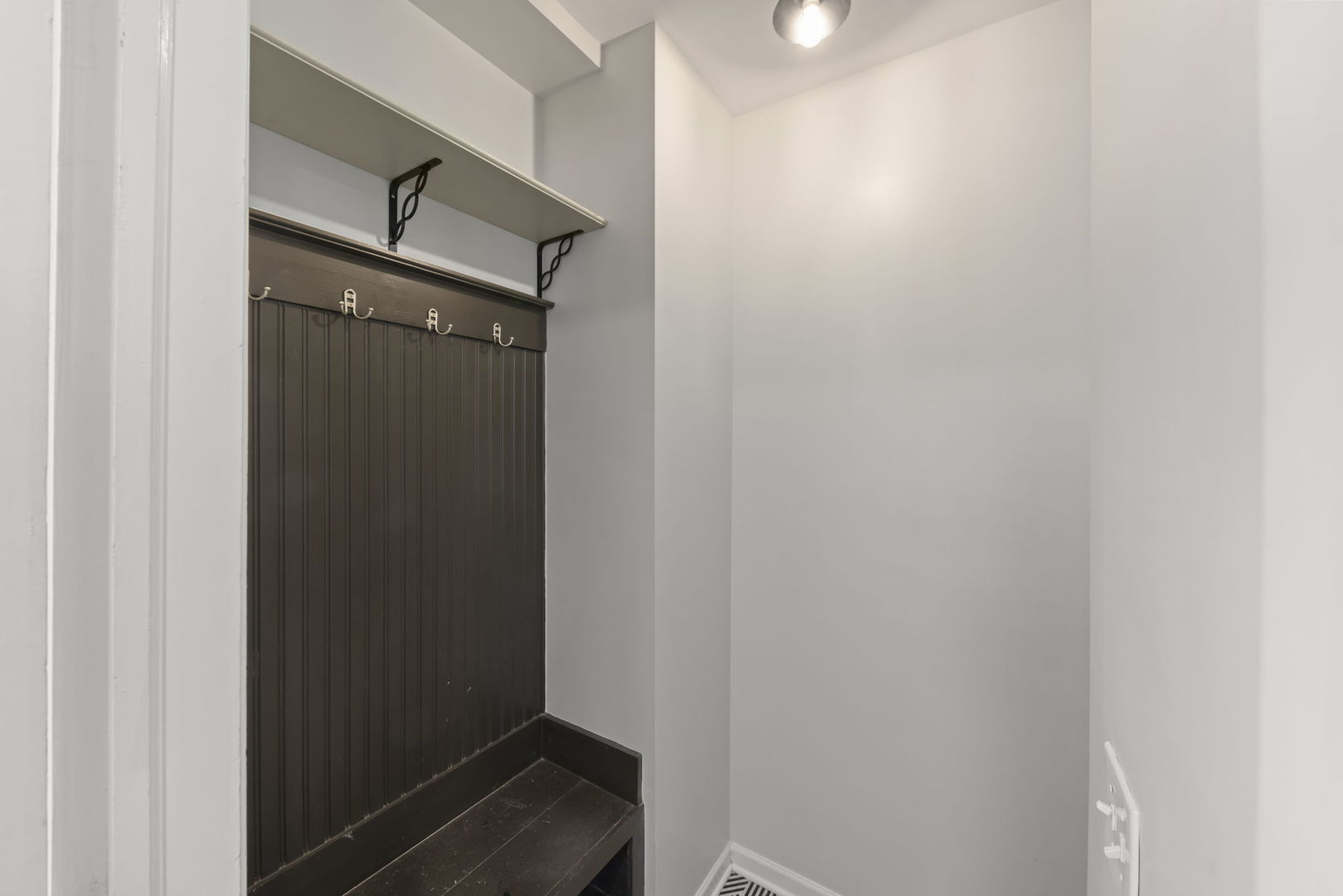 255 CREST Road, Glen Ellyn, IL 60137