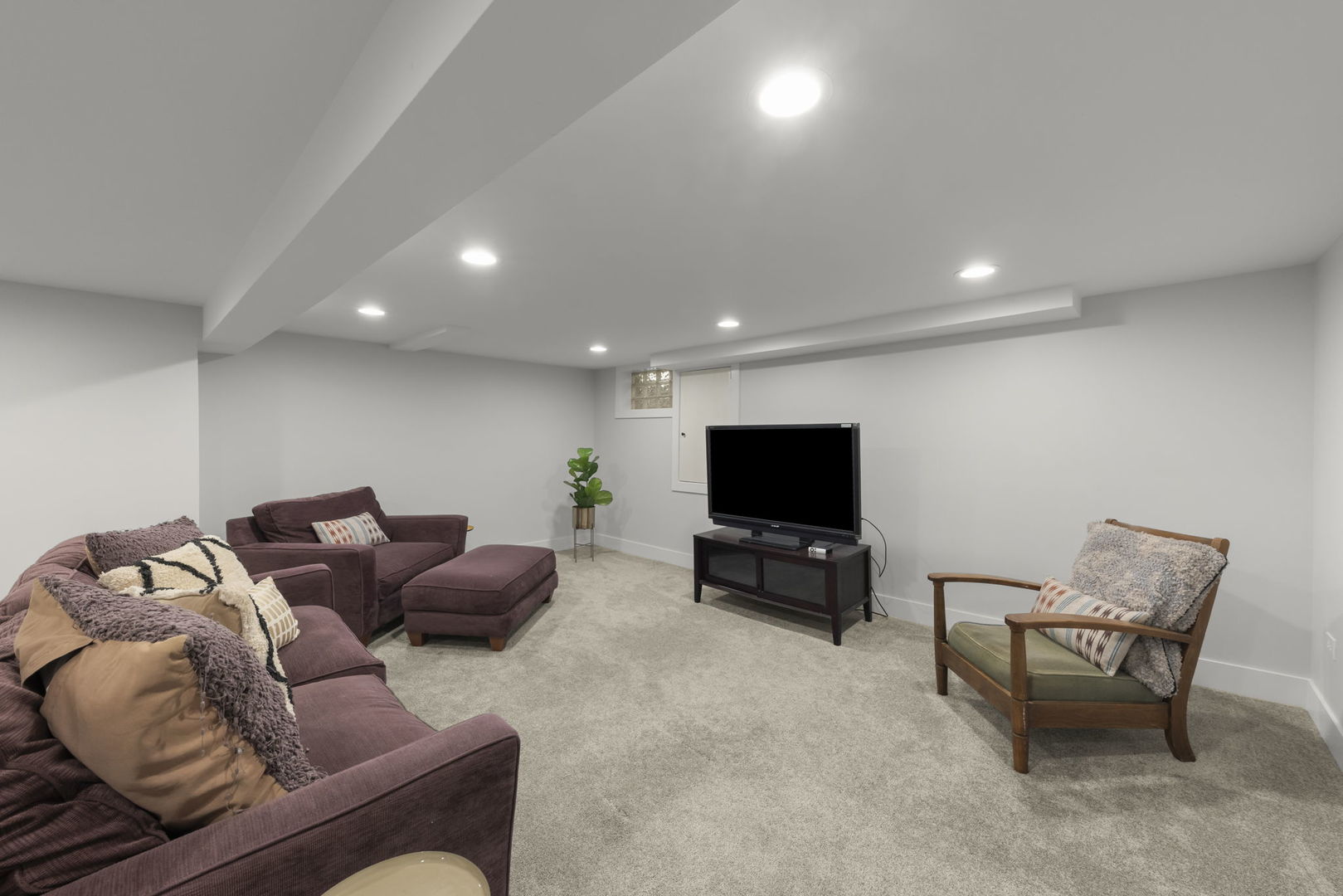 255 CREST Road, Glen Ellyn, IL 60137