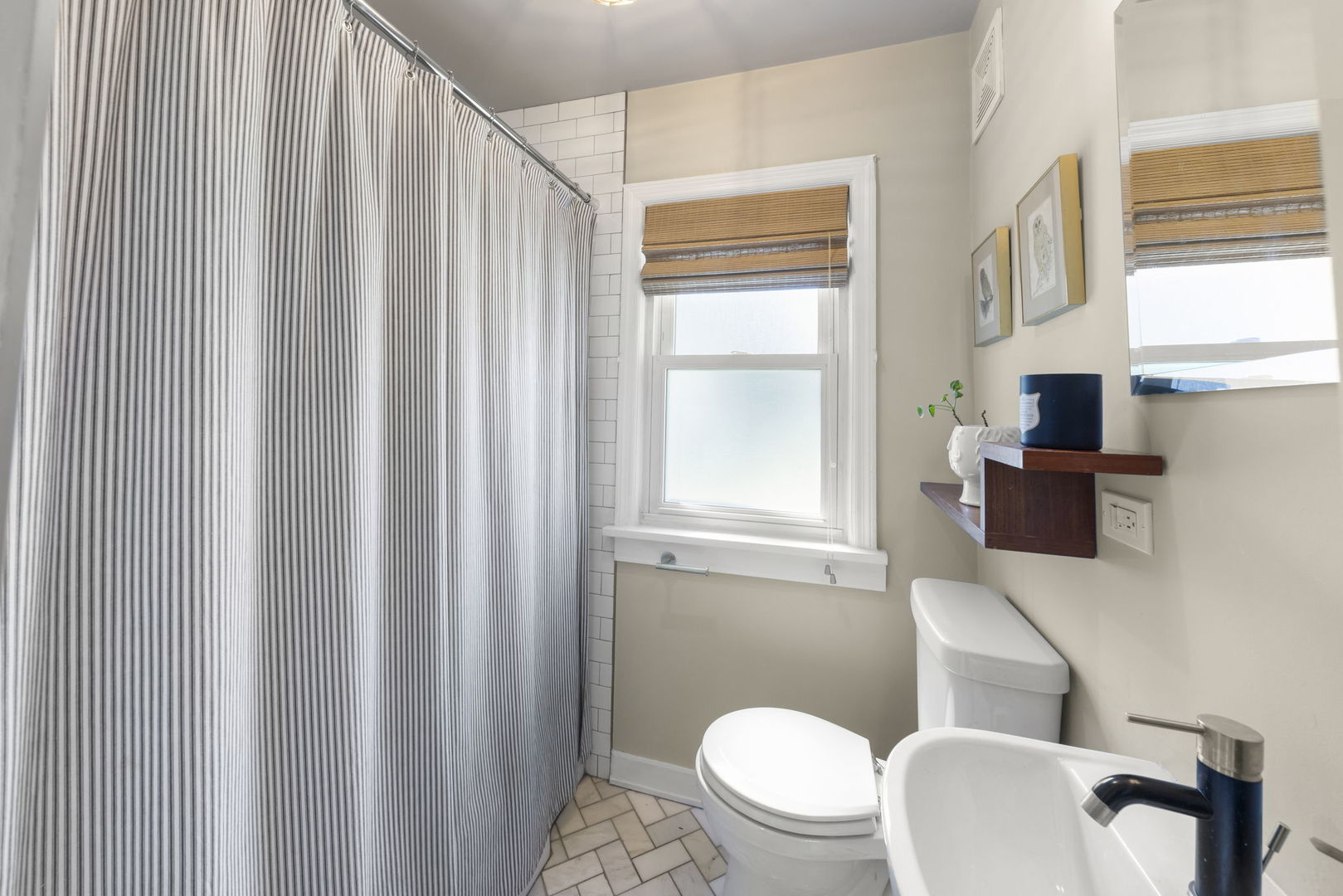 255 CREST Road, Glen Ellyn, IL 60137