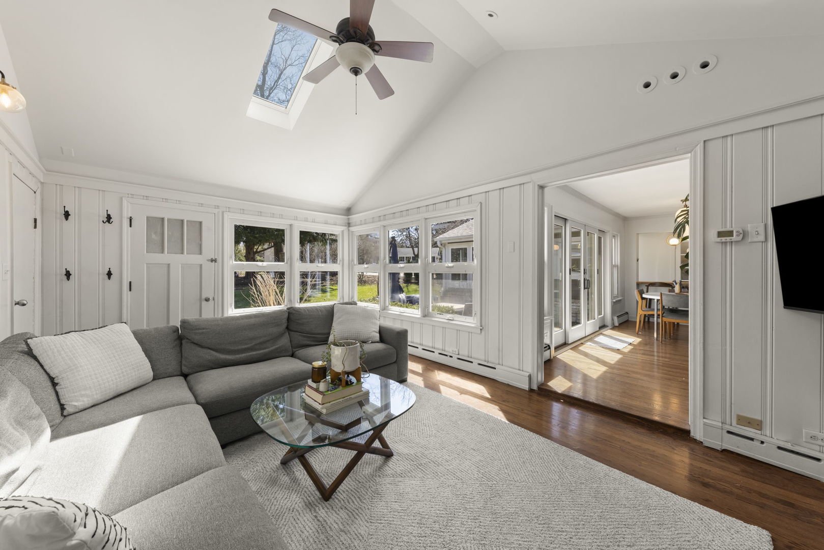 255 CREST Road, Glen Ellyn, IL 60137