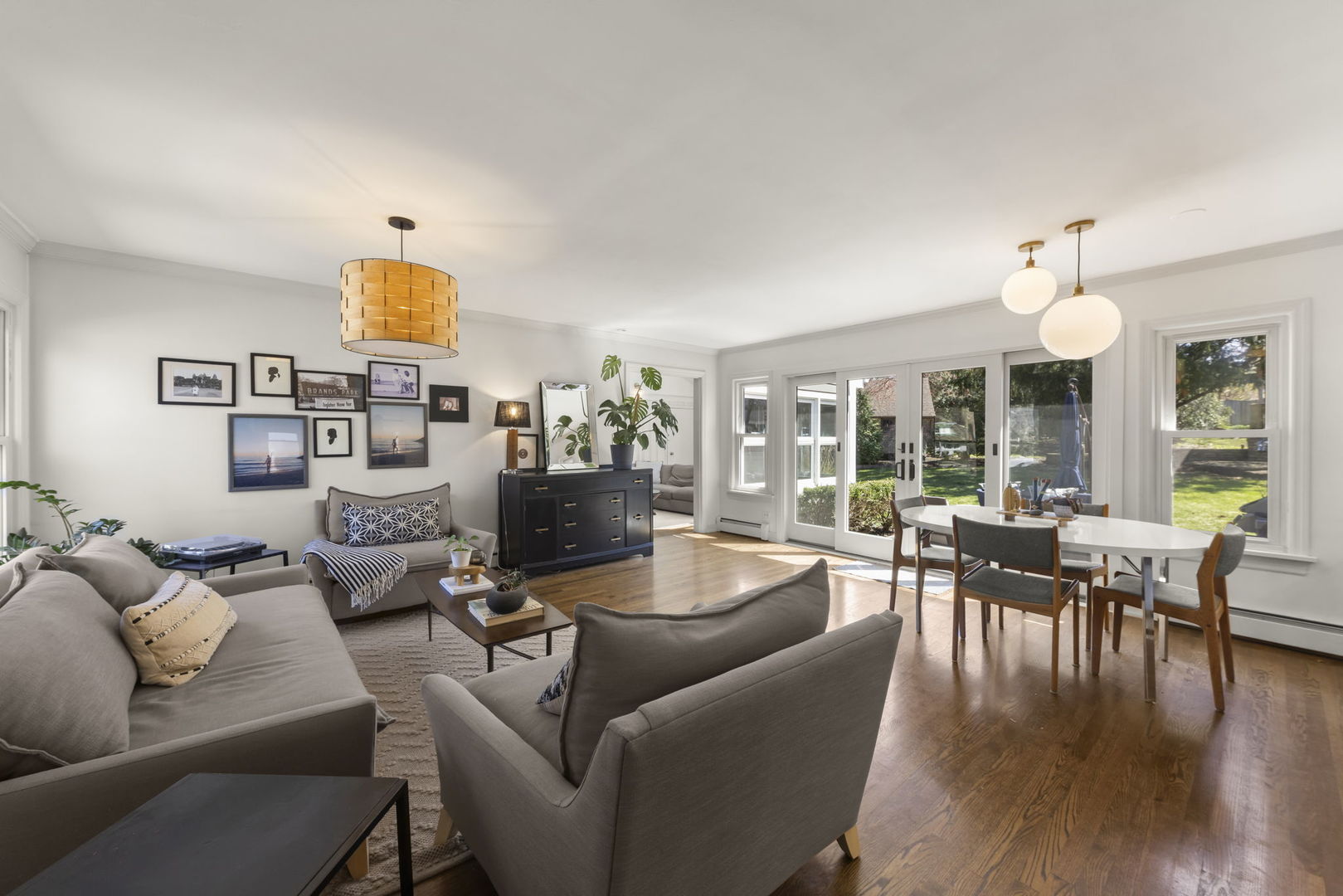 255 CREST Road, Glen Ellyn, IL 60137