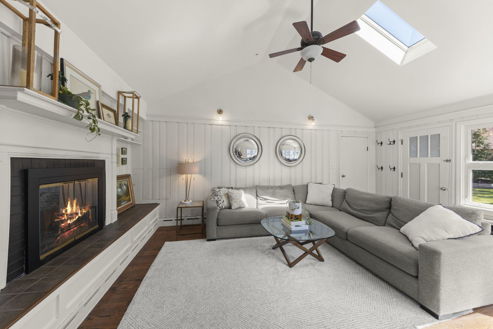 255 CREST Road, Glen Ellyn, IL 60137