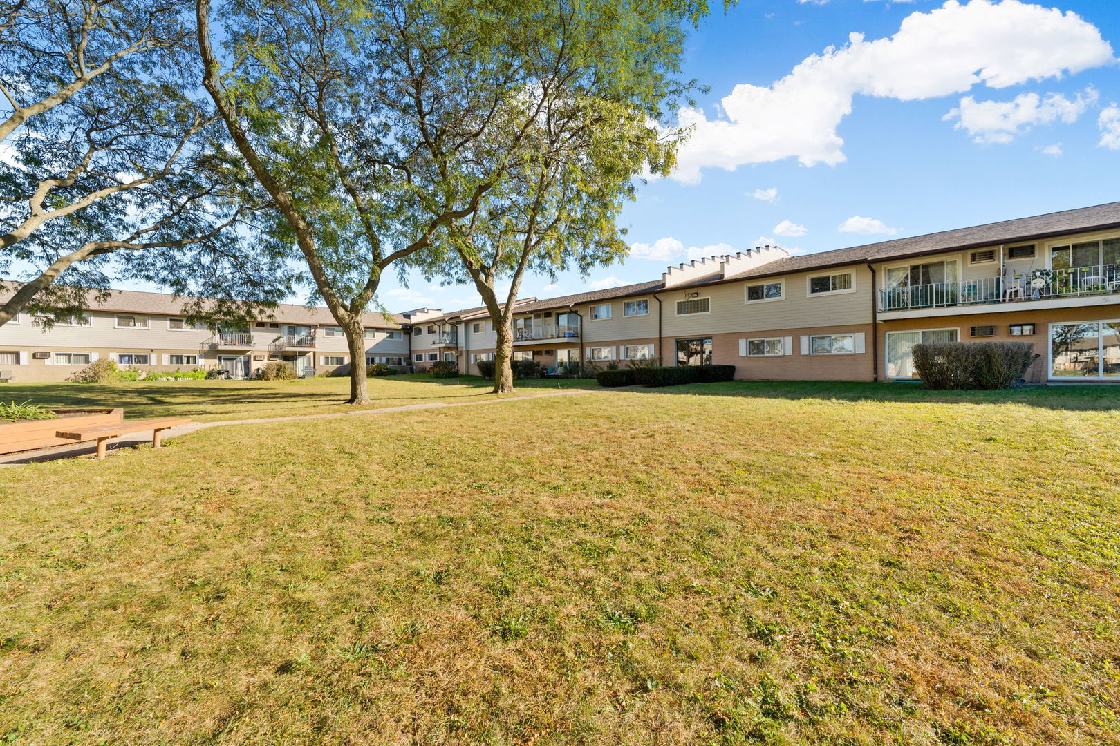 850 E Old Willow Road #108, Prospect Heights, IL 60070