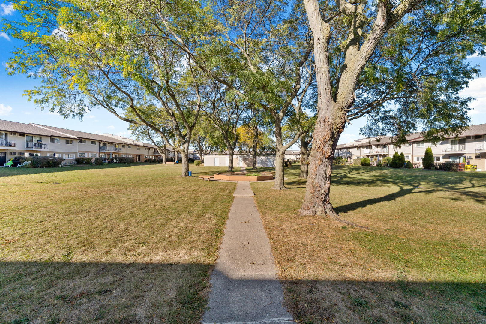 850 E Old Willow Road #108, Prospect Heights, IL 60070