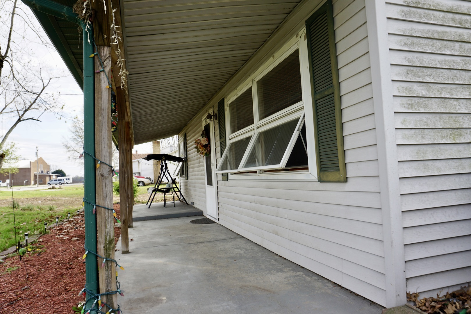 503 S 6th Street, Elkville, IL 62932