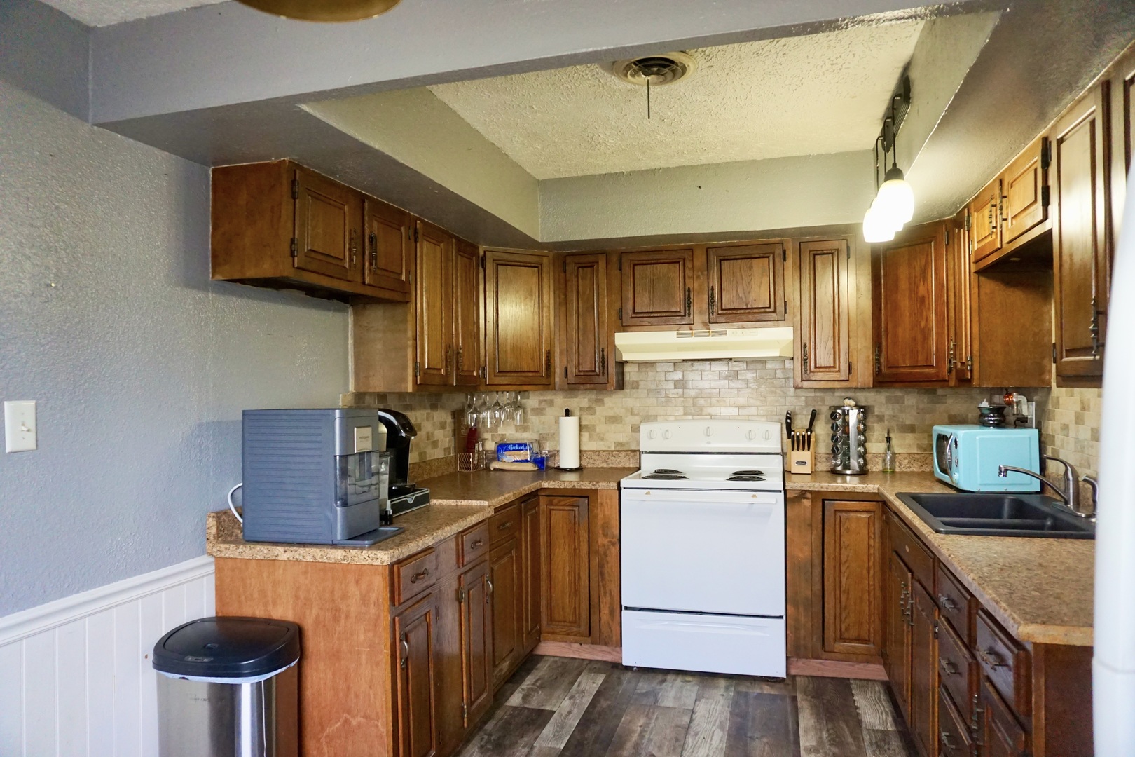 503 S 6th Street, Elkville, IL 62932