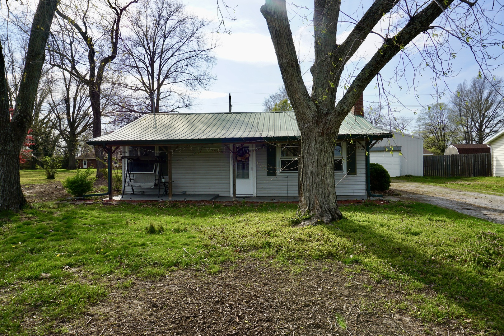 503 S 6th Street, Elkville, IL 62932