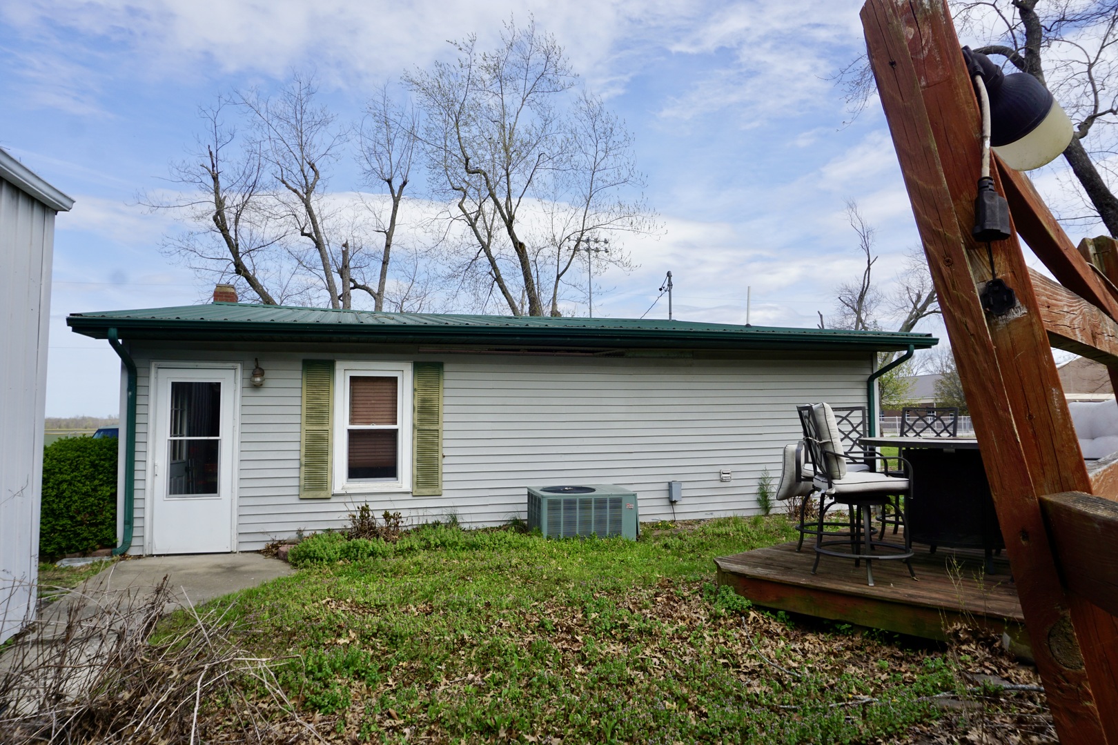 503 S 6th Street, Elkville, IL 62932