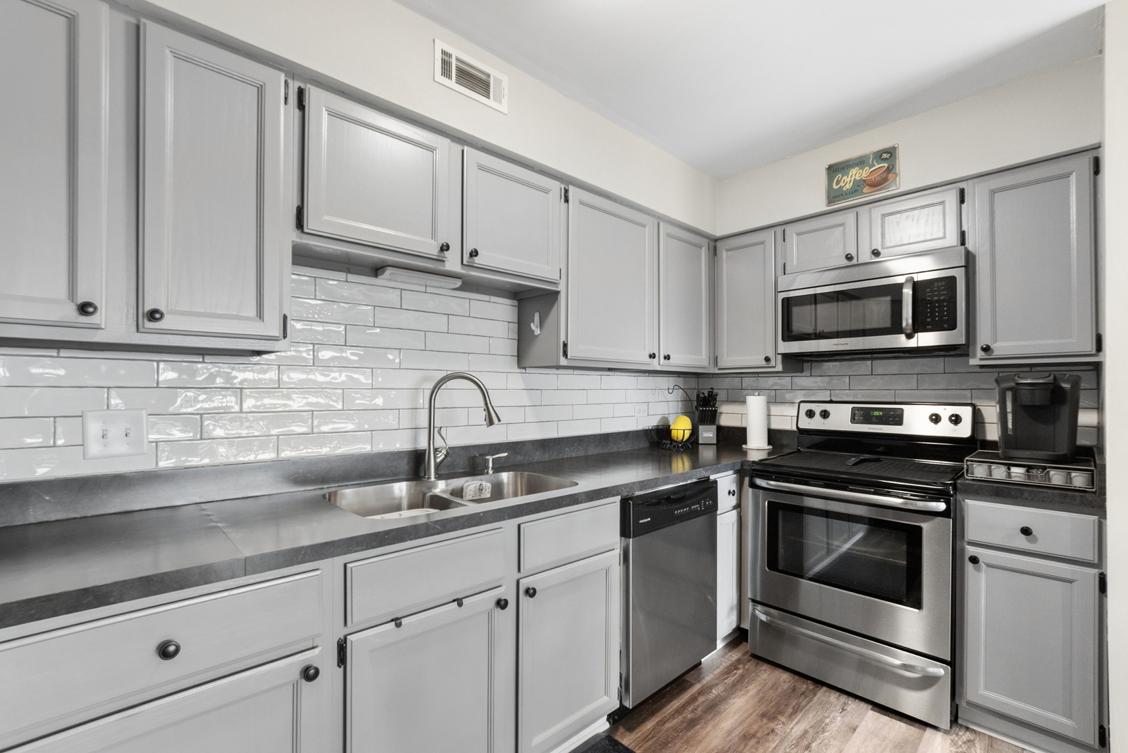 9906 Shady Lane #3SW, Orland Park, IL 60462