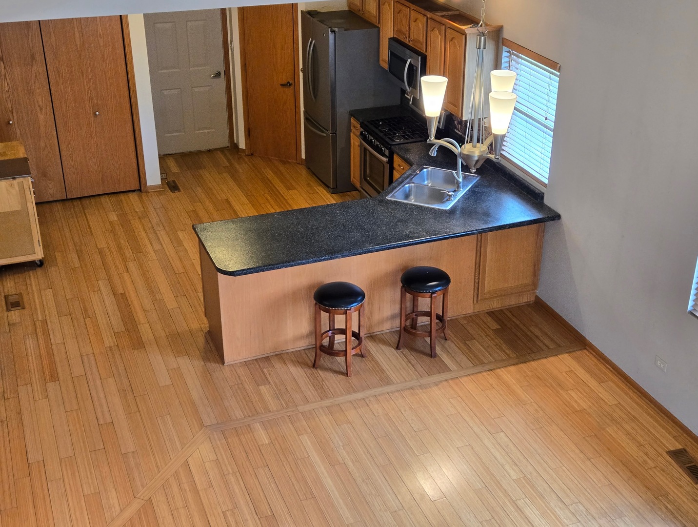 130 S McGinty Street, Diamond, IL 60416