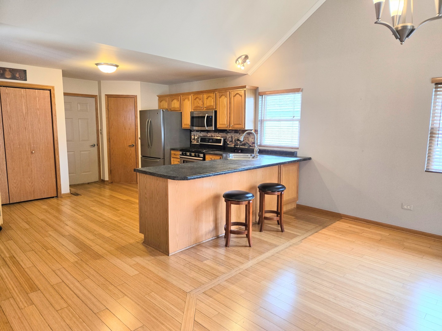 130 S McGinty Street, Diamond, IL 60416