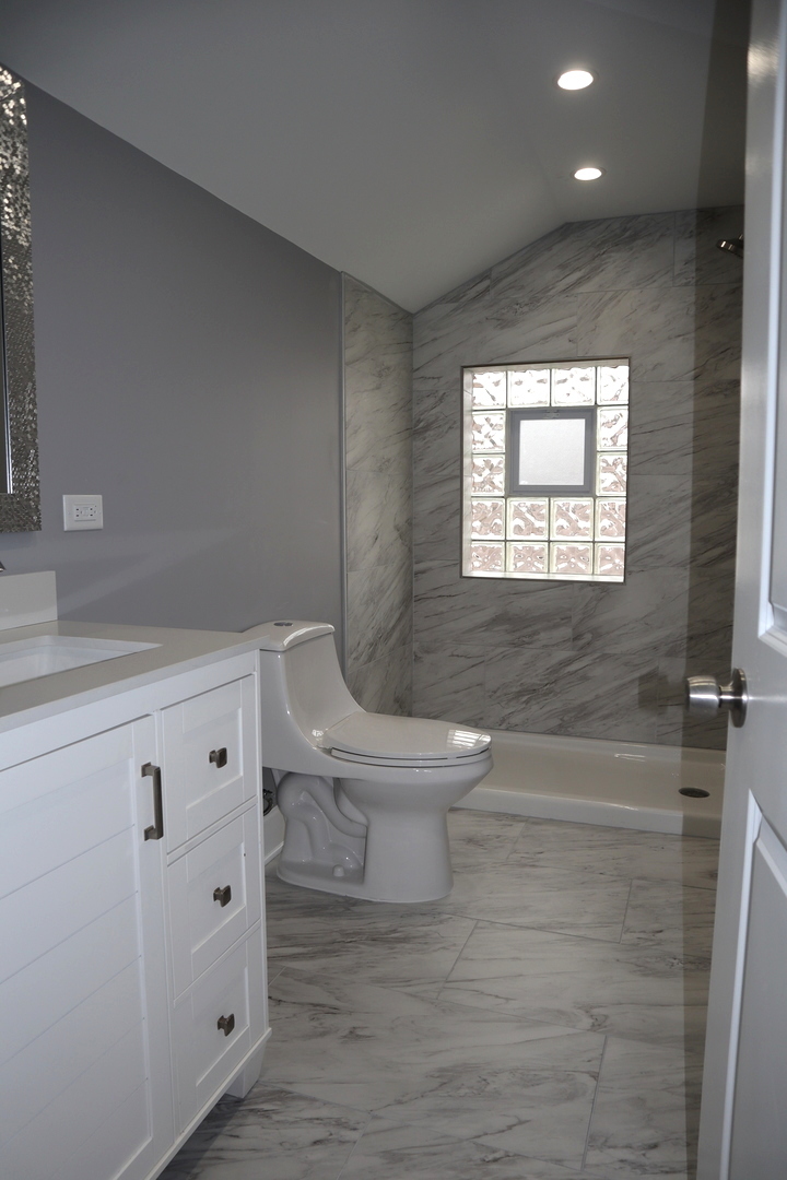 210 W 16th Place, Chicago Heights, IL 60411