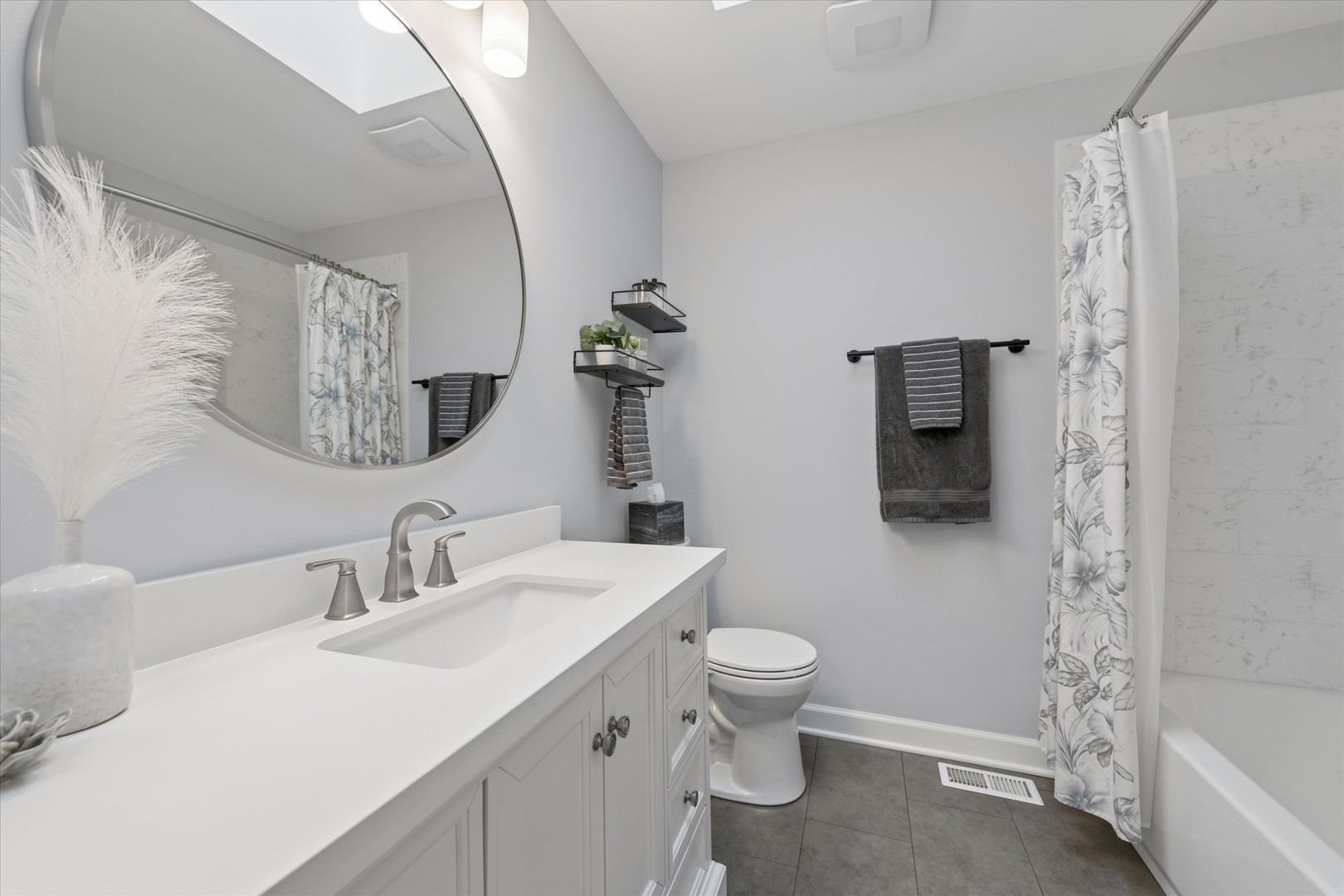 711 Foxmoor Lane, Lake Zurich, IL 60047