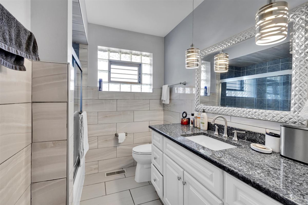 4530 Butterfield Road, Hillside, IL 60162