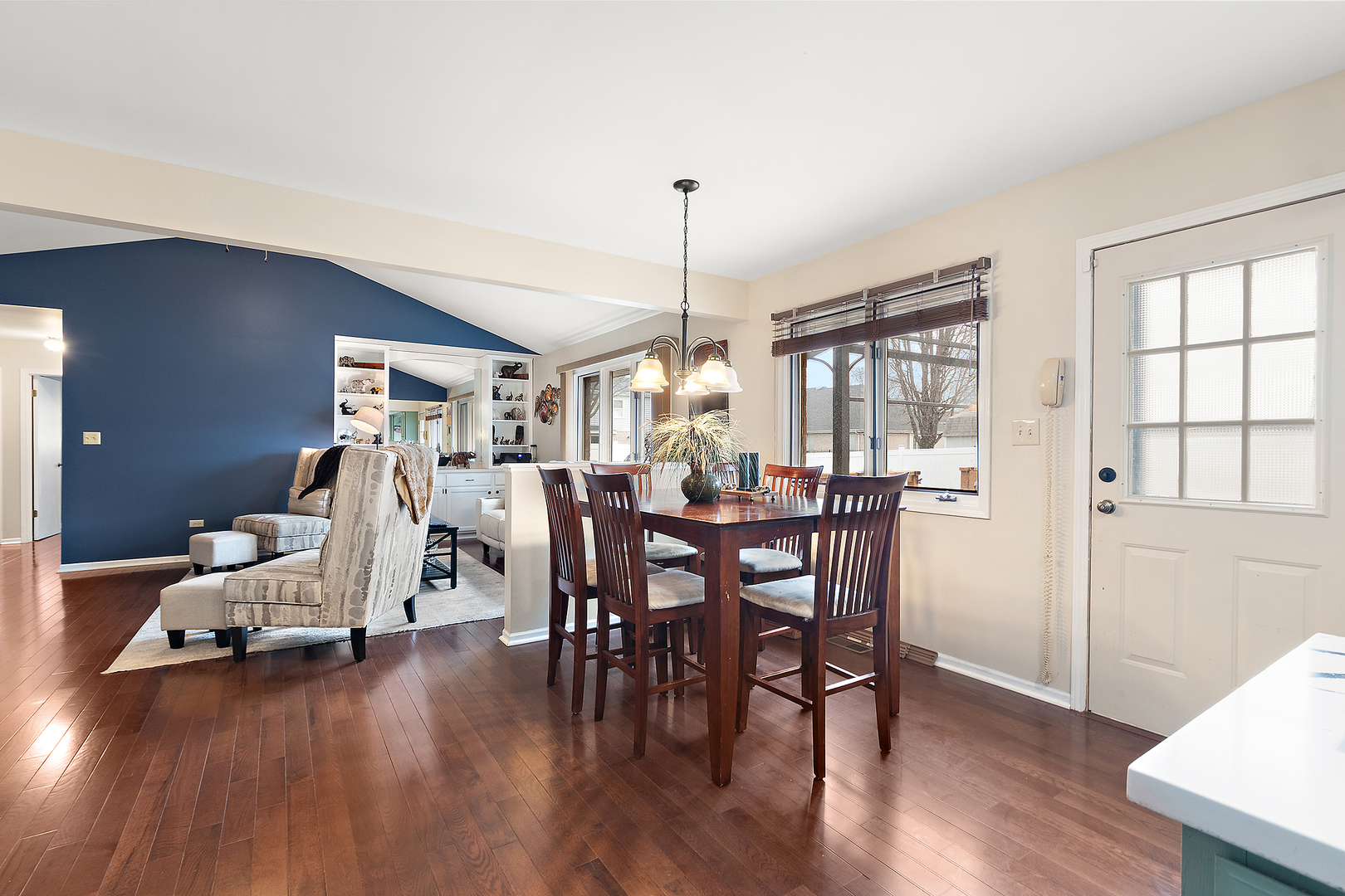 18311 Holland Road, Lansing, IL 60438