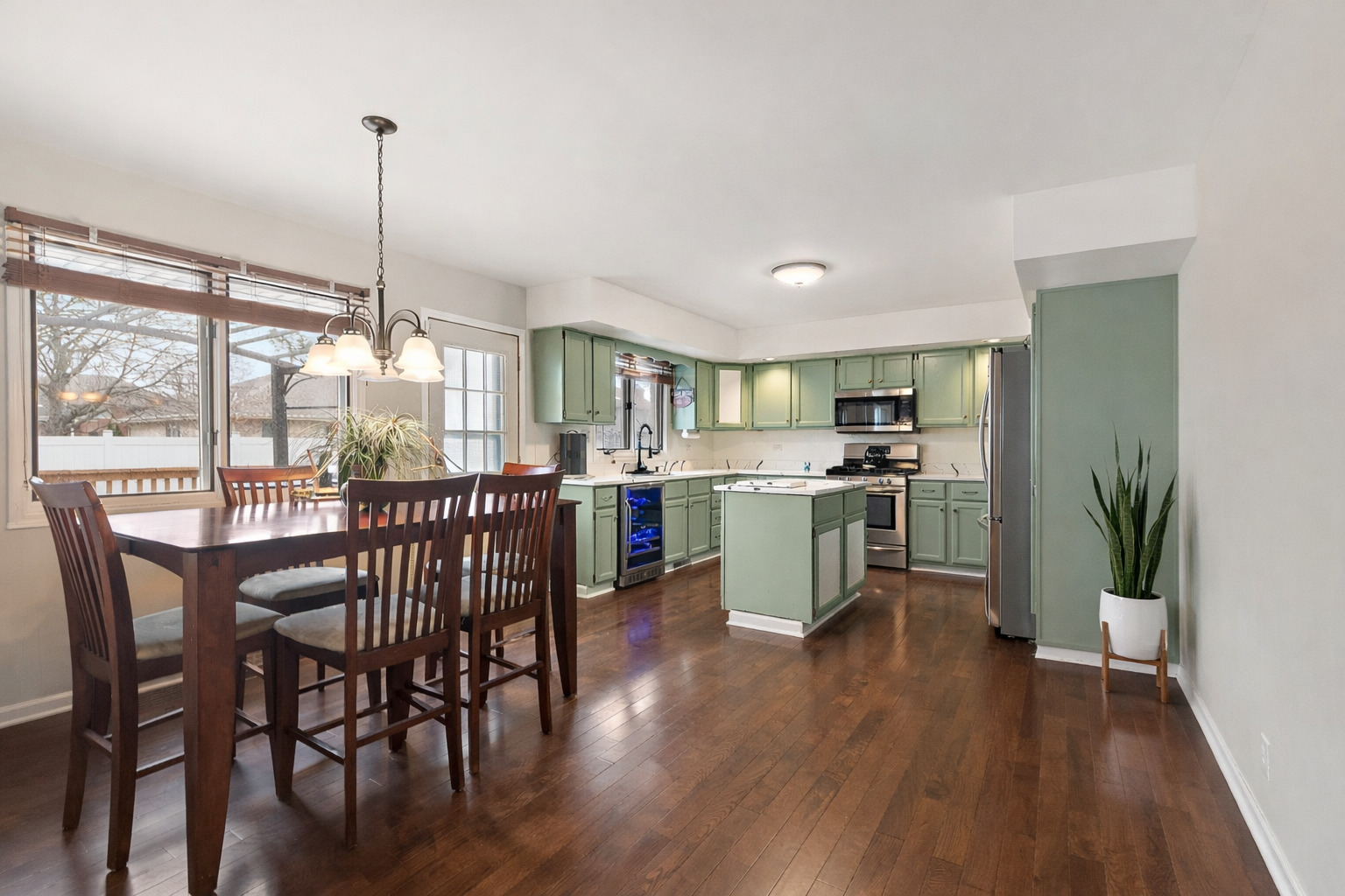 18311 Holland Road, Lansing, IL 60438