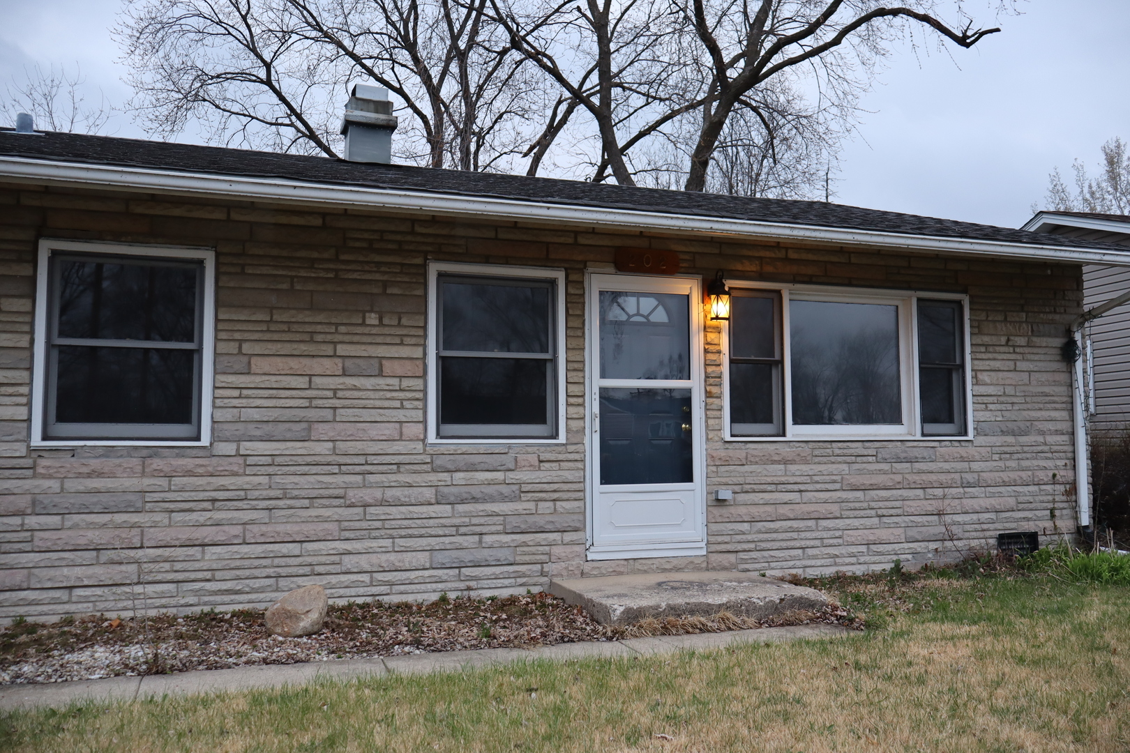 202 E STREAMWOOD Boulevard, Streamwood, IL 60107