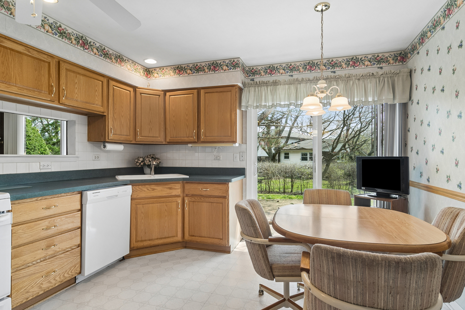 1067 S Whippoorwill Lane, Palatine, IL 60067