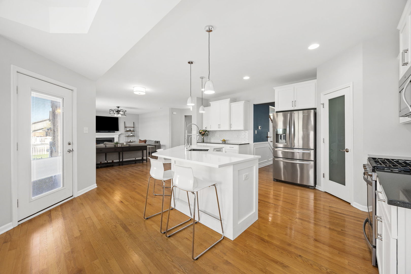 8724 Coventry Drive, Woodridge, IL 60517