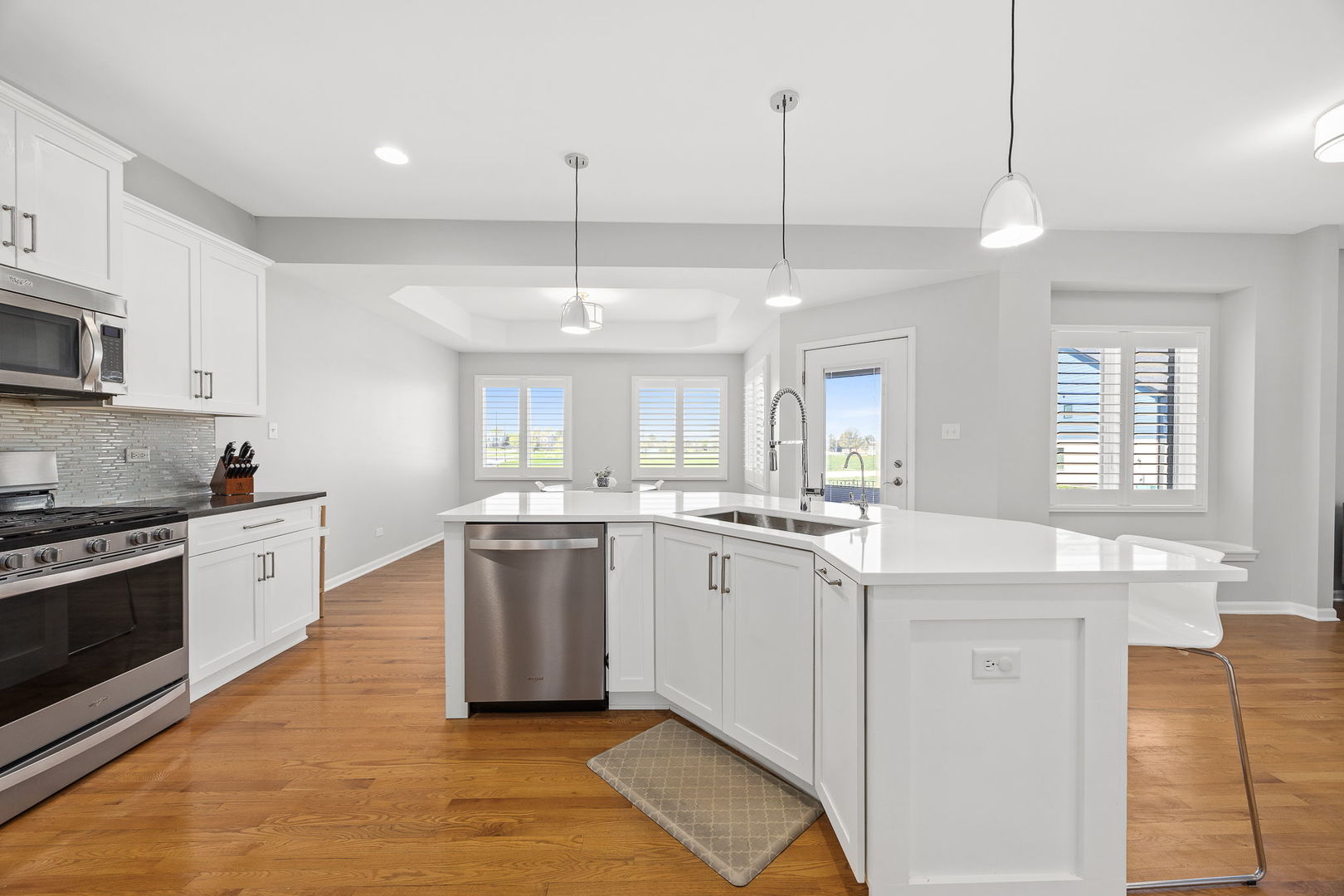 8724 Coventry Drive, Woodridge, IL 60517