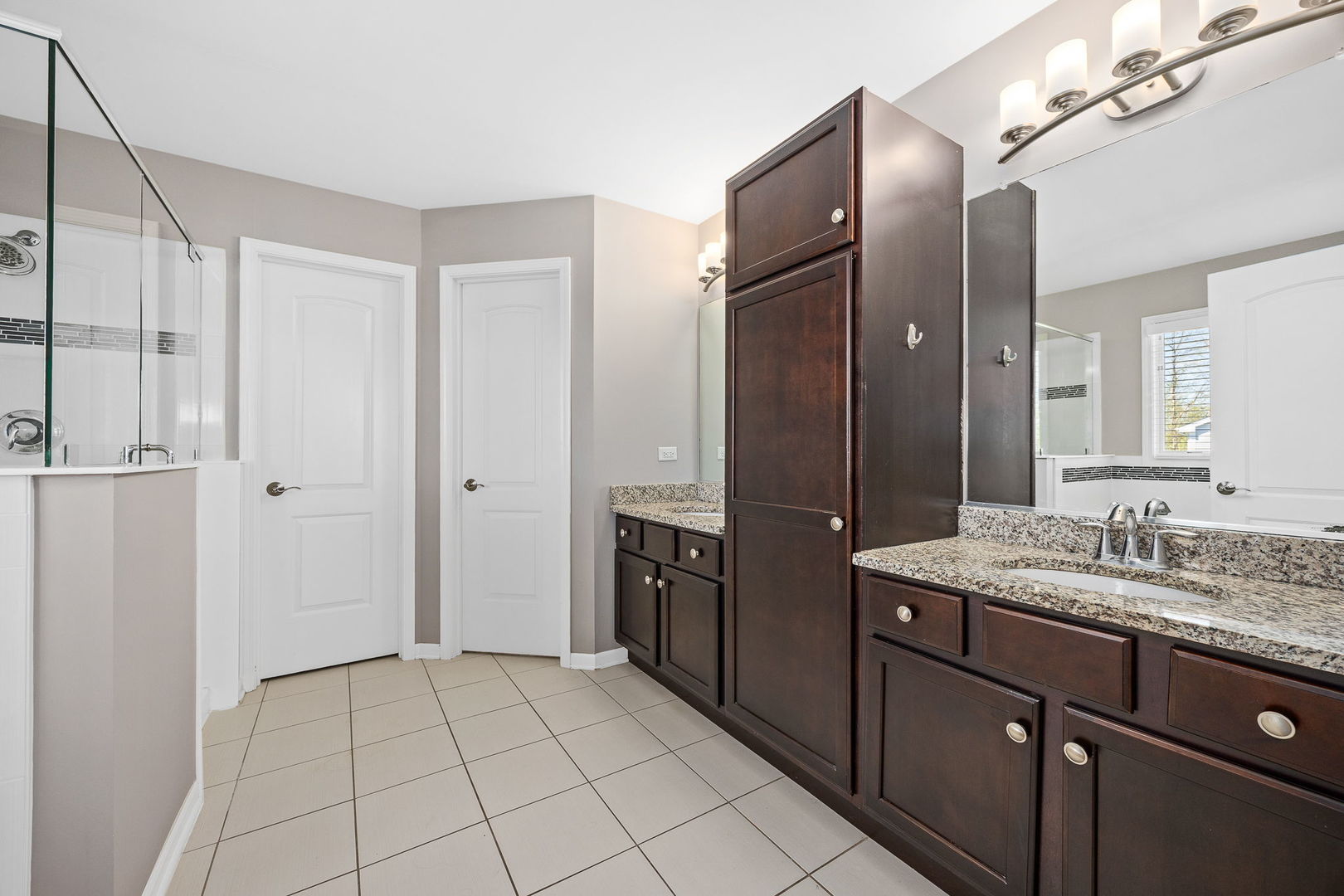 8724 Coventry Drive, Woodridge, IL 60517