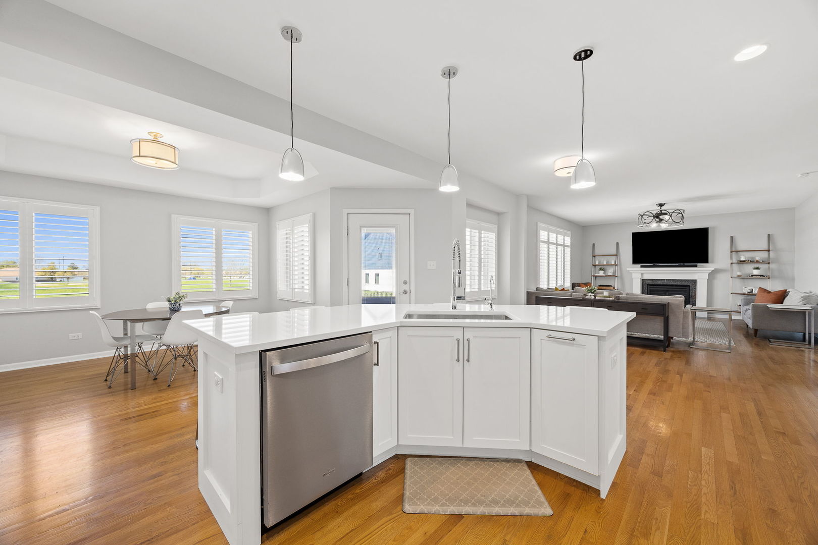 8724 Coventry Drive, Woodridge, IL 60517