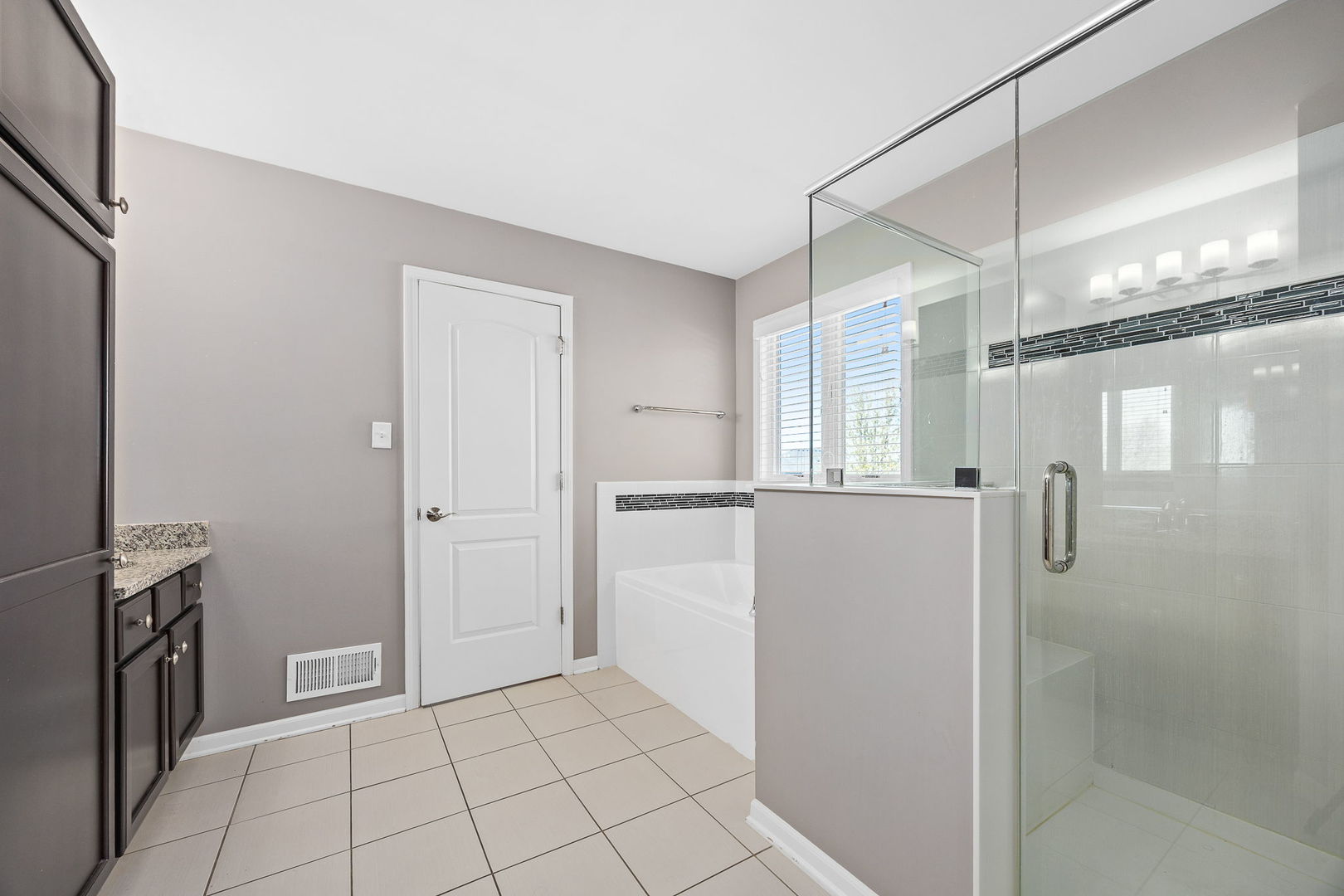 8724 Coventry Drive, Woodridge, IL 60517