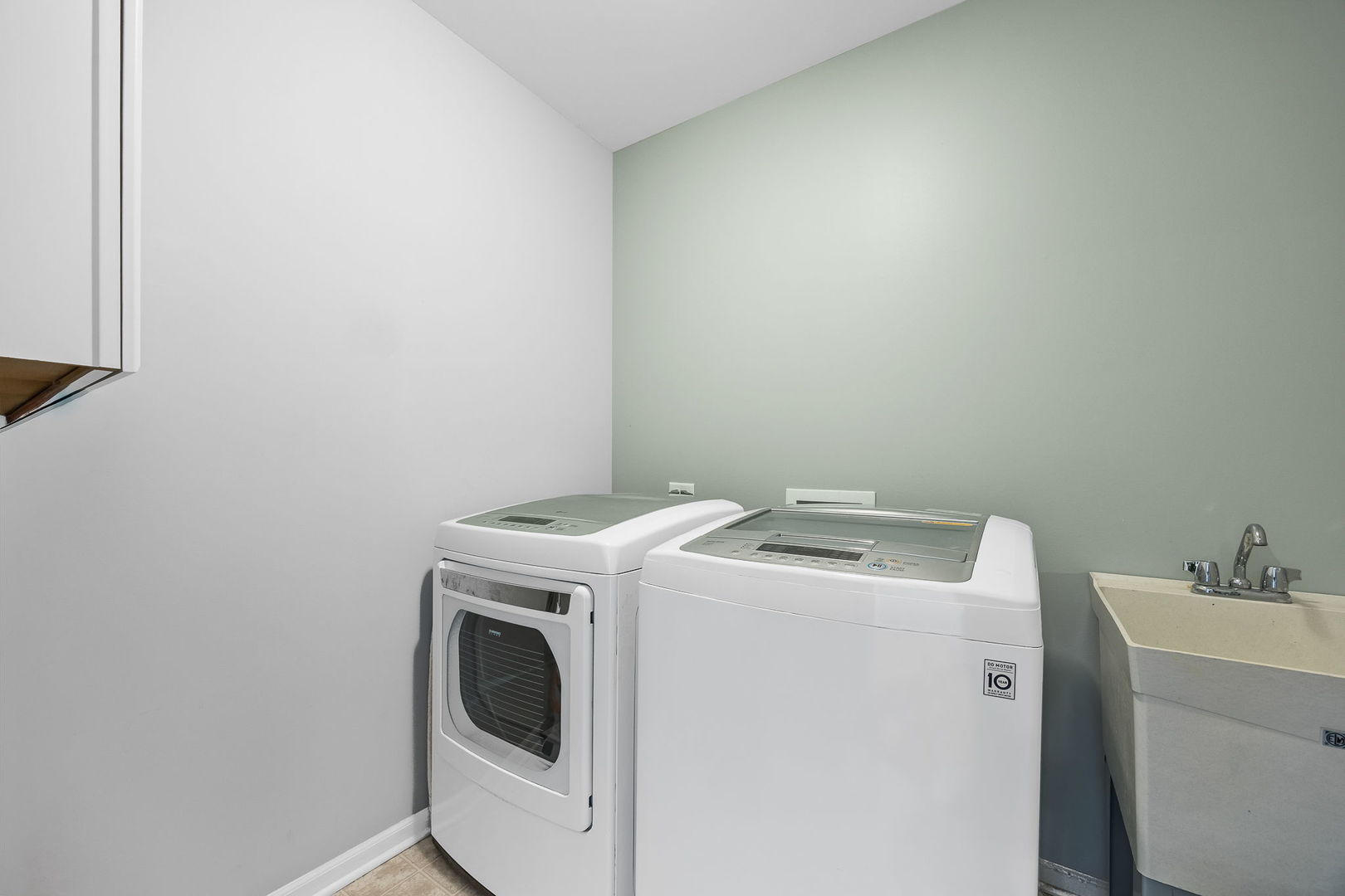 8724 Coventry Drive, Woodridge, IL 60517