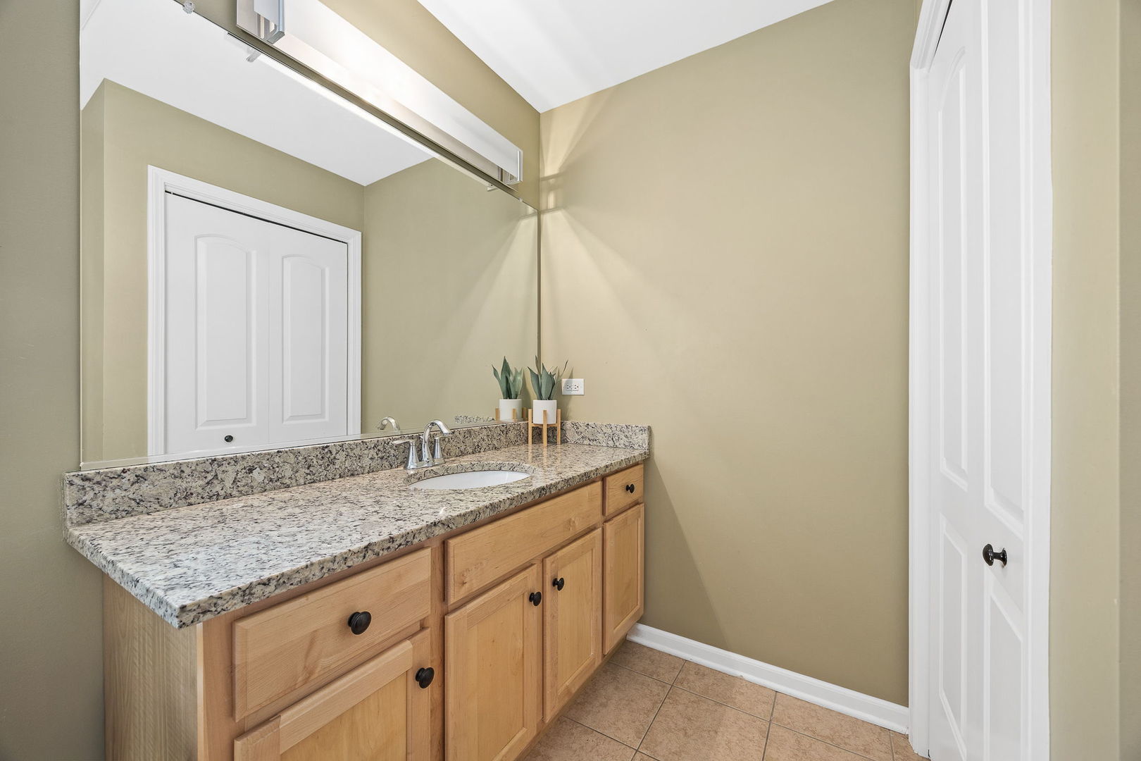 8724 Coventry Drive, Woodridge, IL 60517