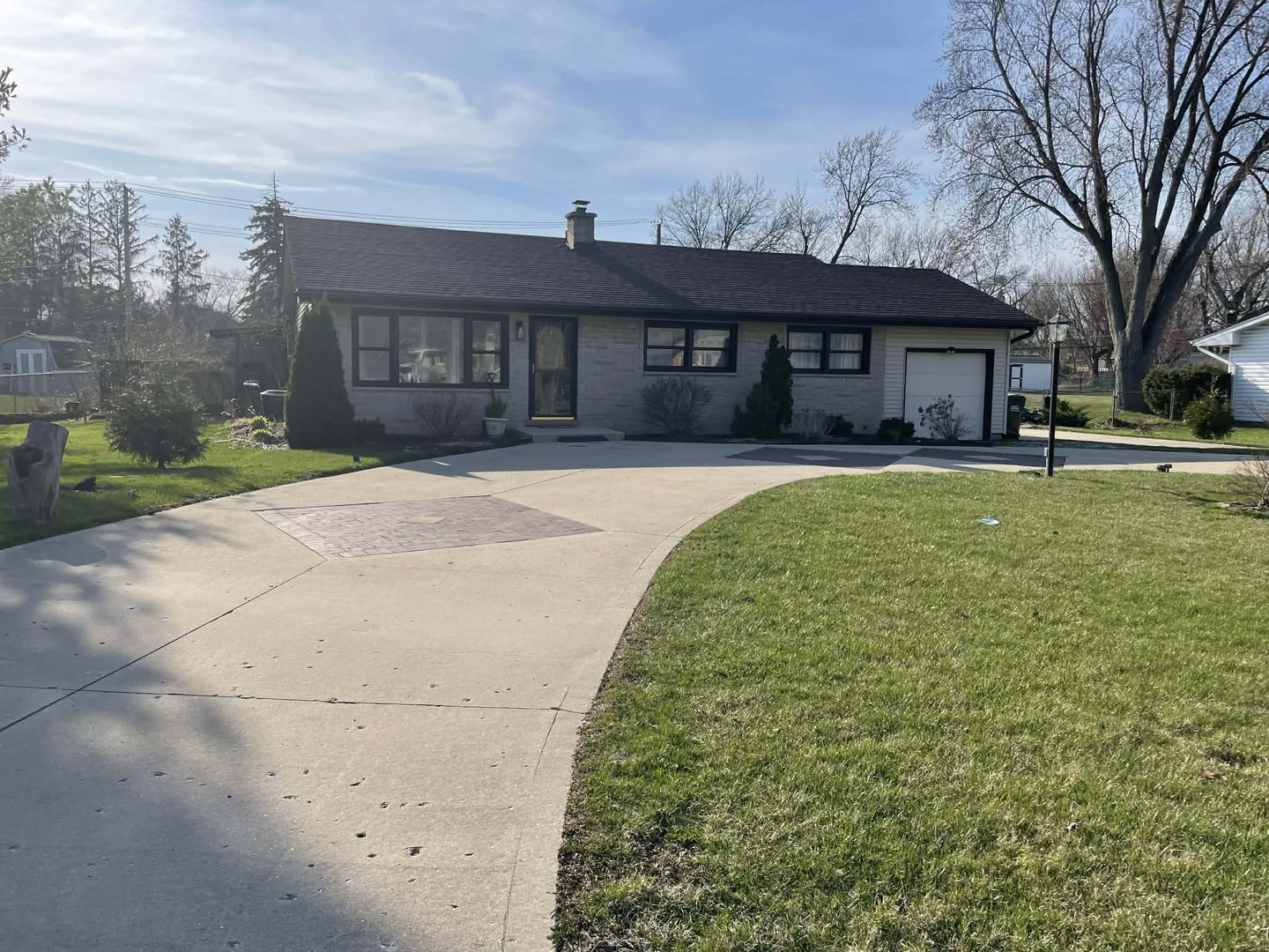 1516 Sunset Drive, Schaumburg, IL 60193