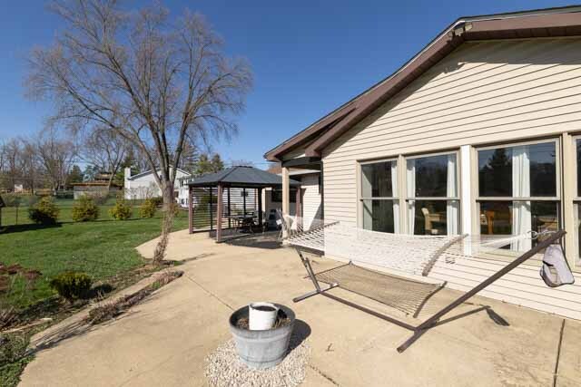 1516 Sunset Drive, Schaumburg, IL 60193