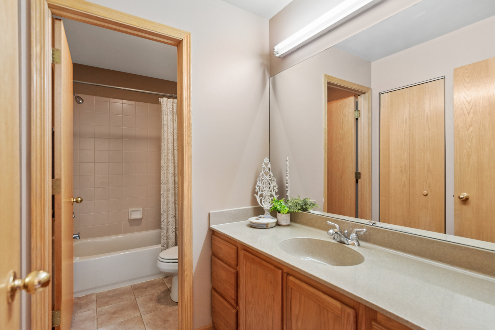 1205 Pennsylvania Avenue, Winthrop Harbor, IL 60096