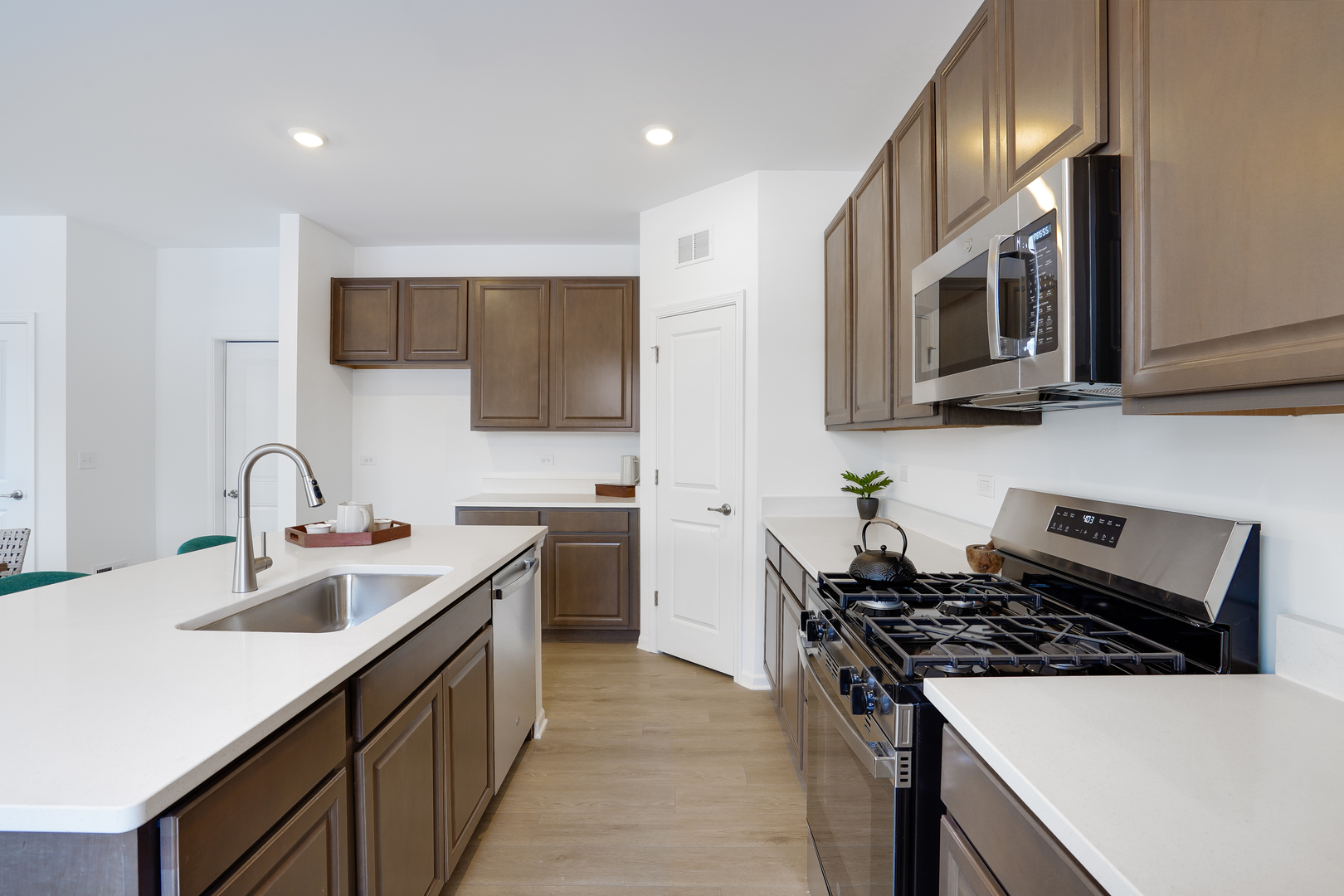 586 Lismore Circle, Elgin, IL 60124