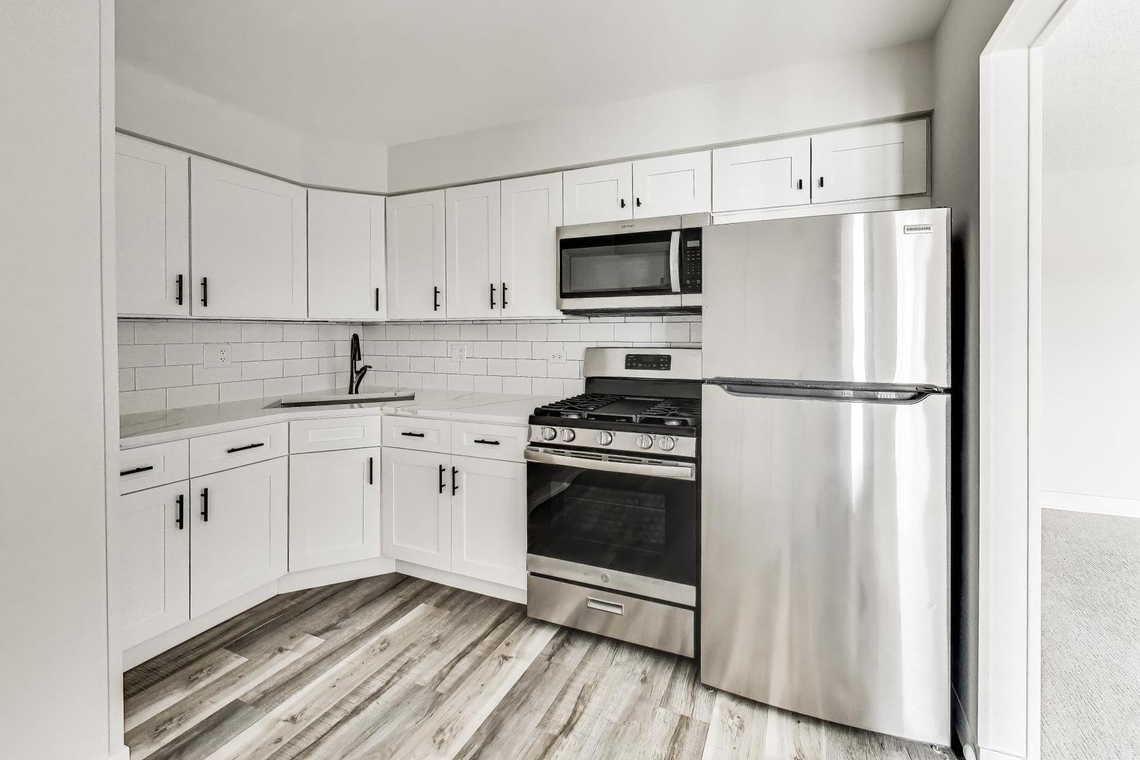 239 Gregory Street #8, Aurora, IL 60504