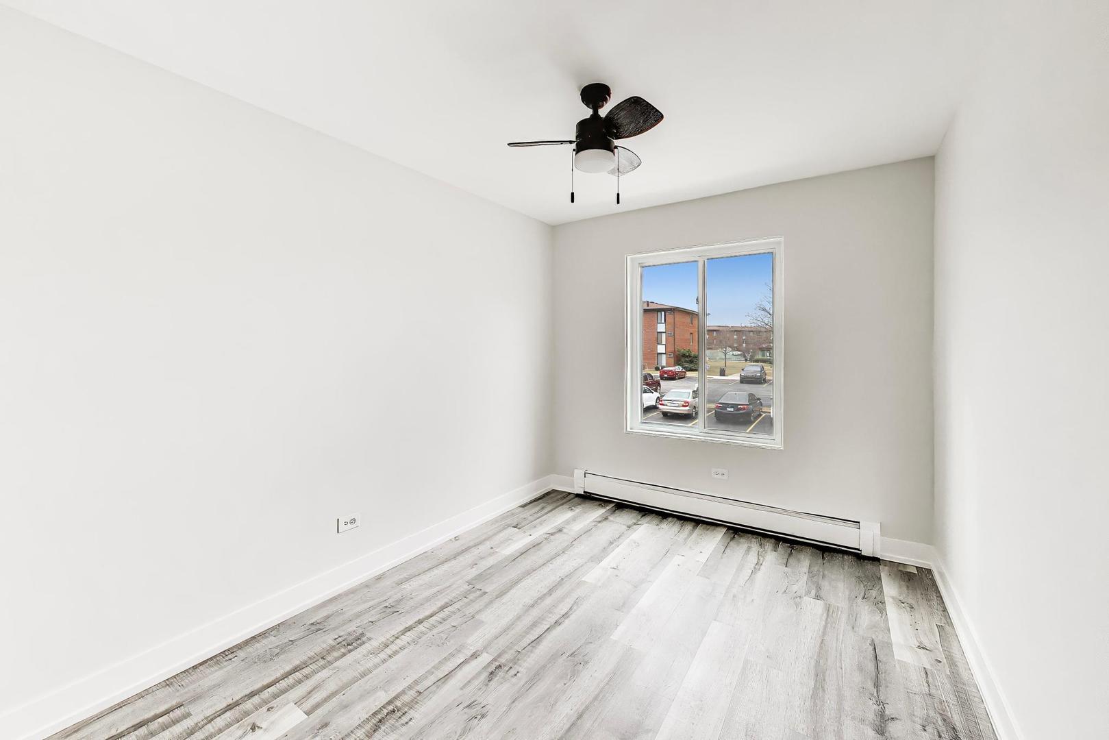 239 Gregory Street #8, Aurora, IL 60504