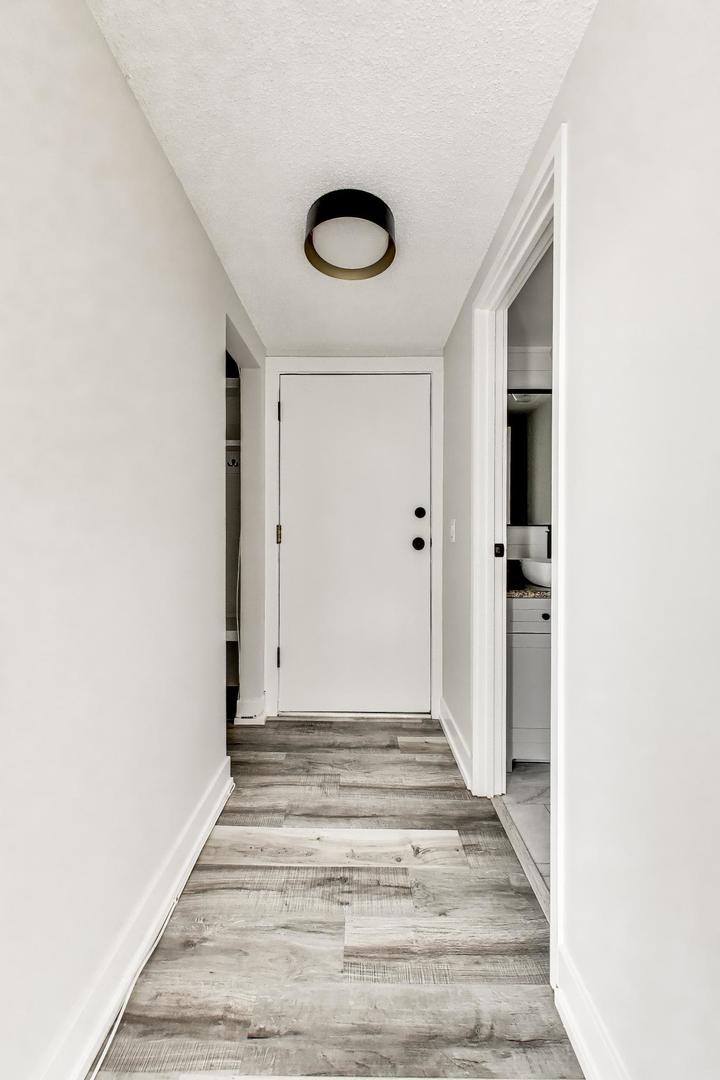 239 Gregory Street #8, Aurora, IL 60504