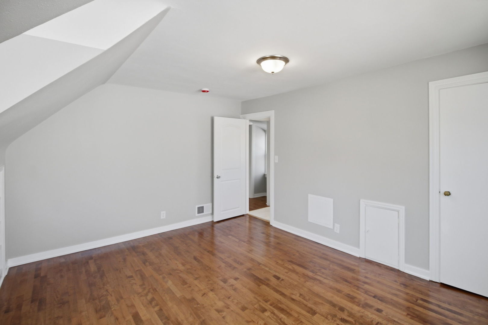 222 S Hudson Street, Westmont, IL 60559