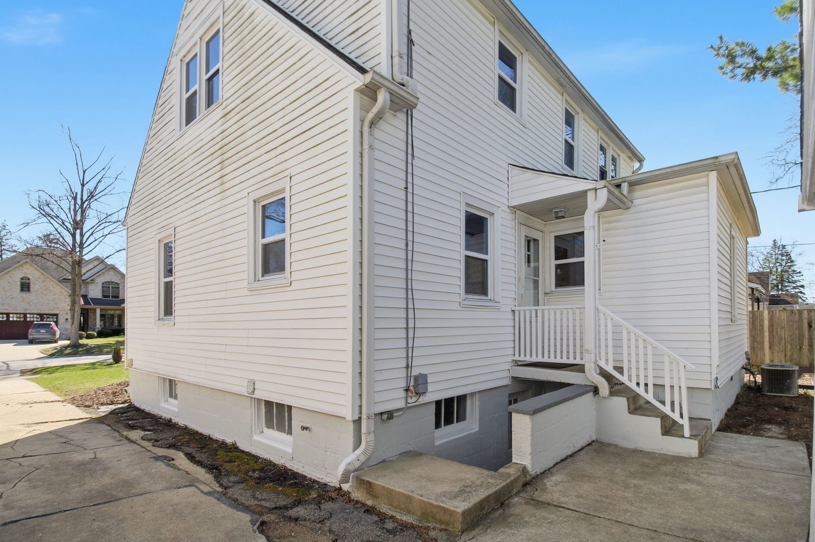 222 S Hudson Street, Westmont, IL 60559