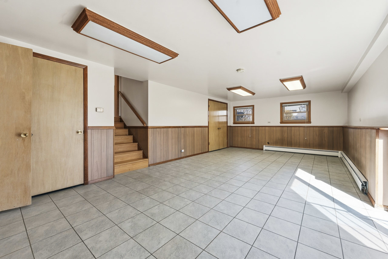 30W445 Arbor Lane, West Chicago, IL 60185