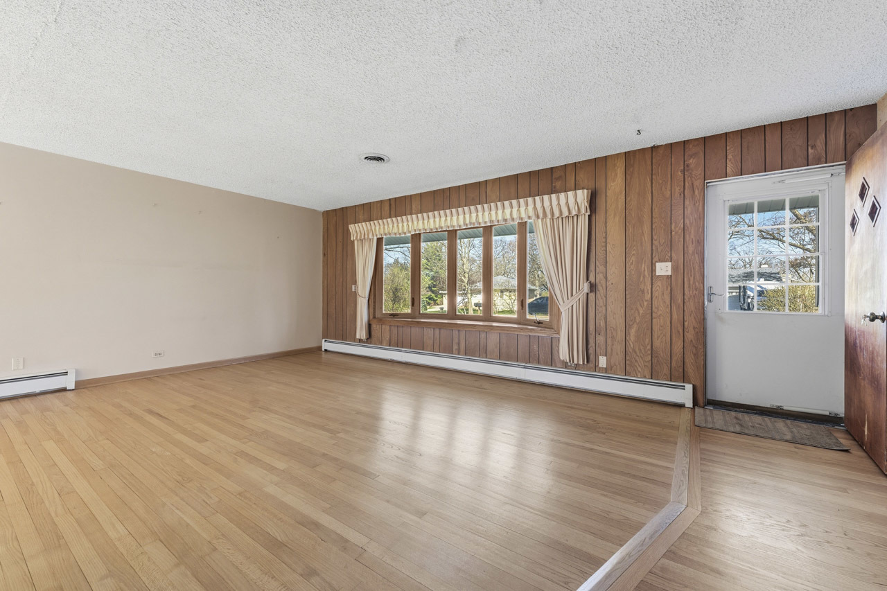 30W445 Arbor Lane, West Chicago, IL 60185