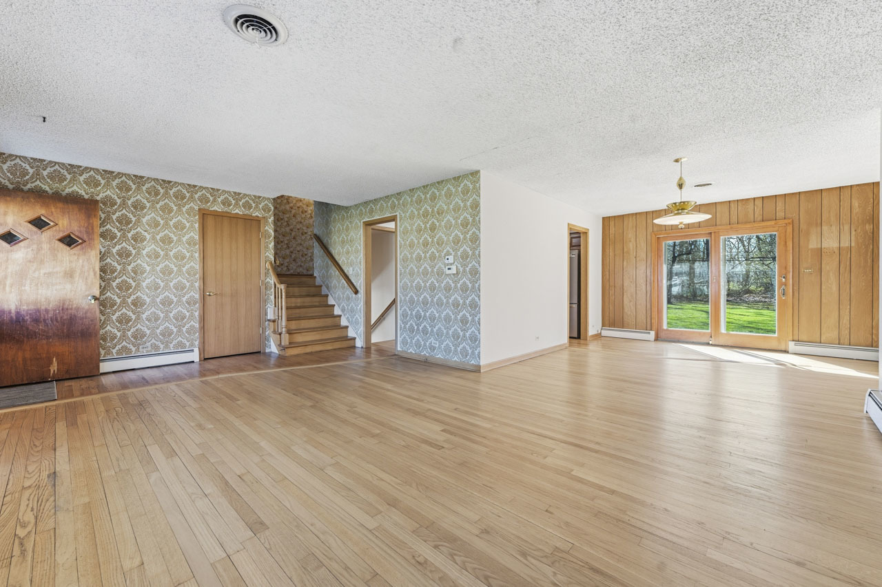 30W445 Arbor Lane, West Chicago, IL 60185