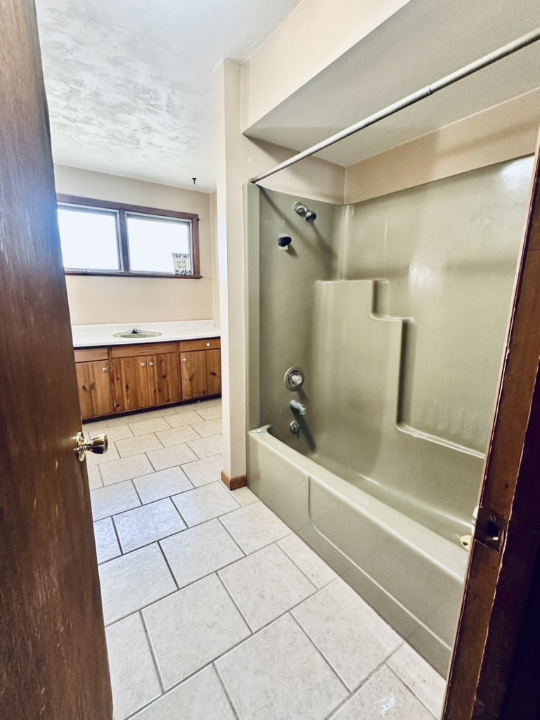 1111 N Bell Avenue, Pontiac, IL 61764