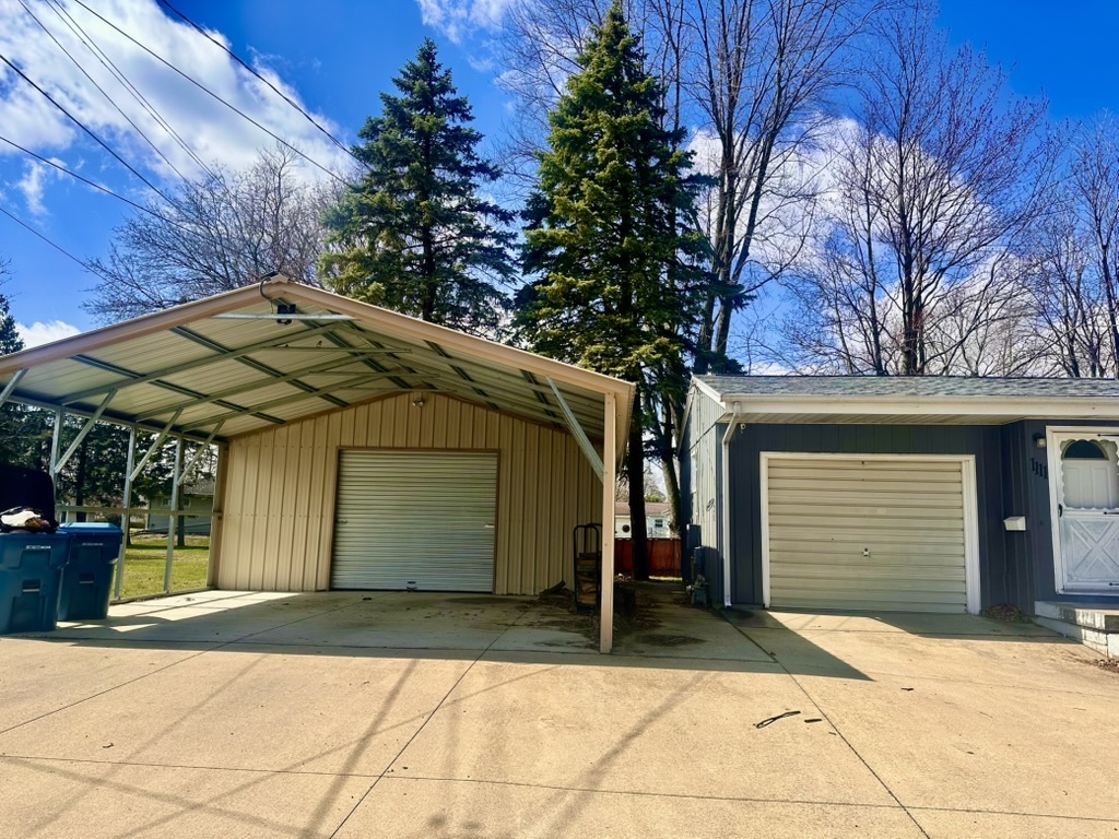 1111 N Bell Avenue, Pontiac, IL 61764